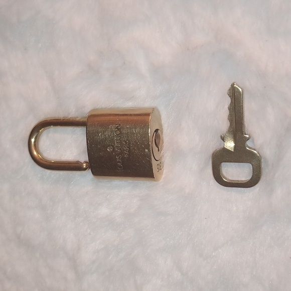 LV LOCK & KEY #315 - Picture 5 of 5